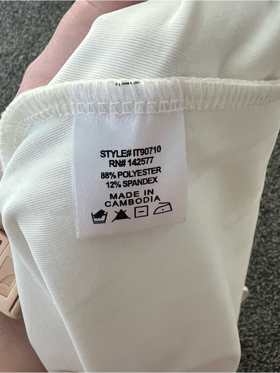 Fashion Nova White Scoop Neck Cropped Tank - Picture 4 of 5